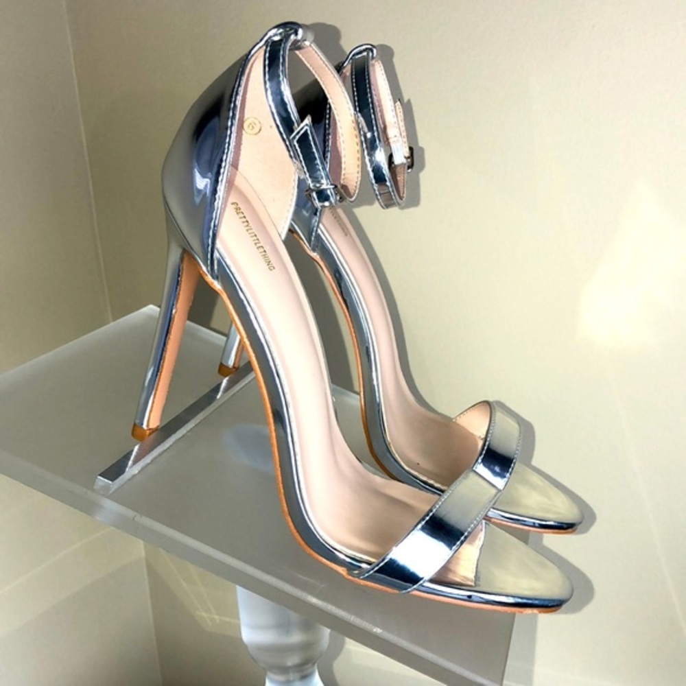 Clover‎ Silver Metallic Strap Heeled Sandals